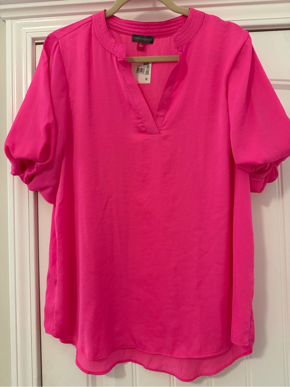 Vince Camuto Hot Pink V-Neck Puff Sleeve Blouse. NEW